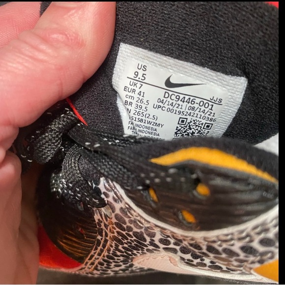 NIKE AIR MAX 90 SAFARI BLACK/PHANTOM-CHILE RED-POLLEN WMNS SIZE 9.5 M - Picture 12 of 13